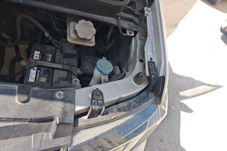 Used JAC Refine M3 2018 1.6L Express Edition 5-seater Engine Bay Left