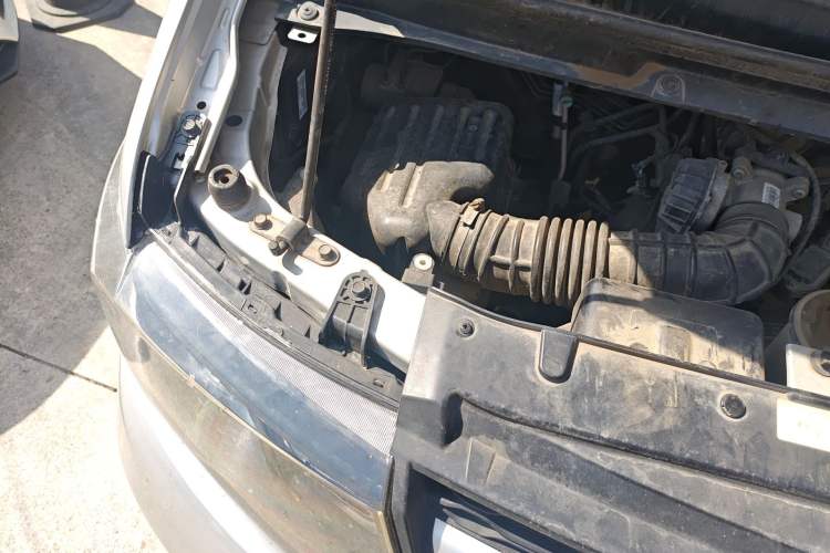 Used JAC Refine M3 2018 1.6L Express Edition 5-seater Engine Bay Right