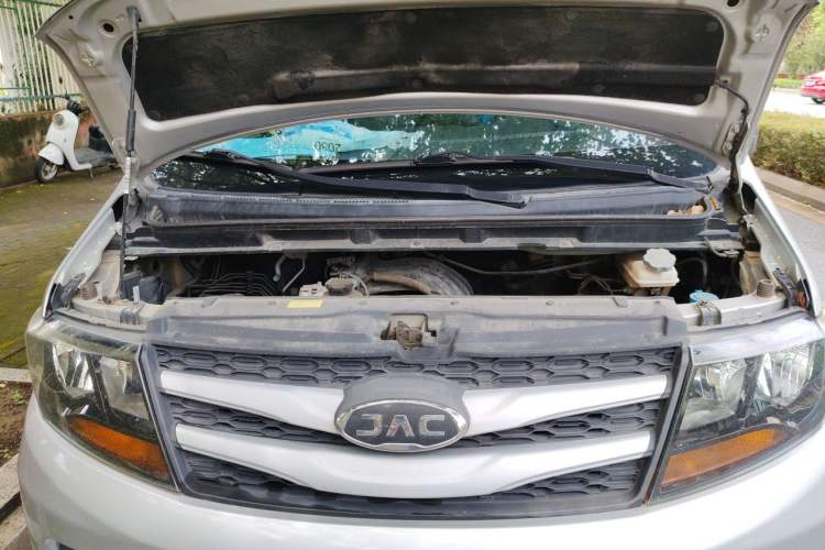 Used JAC Refine M3 2018 1.6L Express Edition 7-Seater Engine Bay