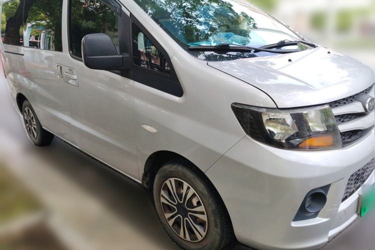 Used JAC Refine M3 2018 1.6L Express Edition 7-Seater Front Right 45 Deg