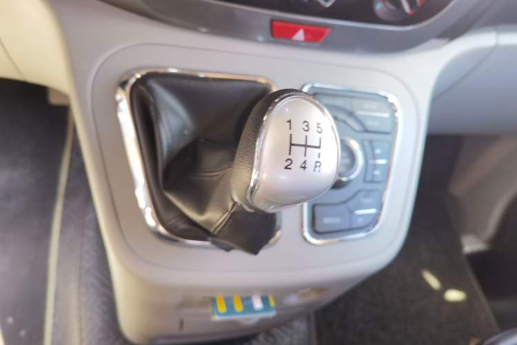 Used JAC Refine M3 2018 IKEA Edition 1.6L Luxury Smart Model Gear Lever