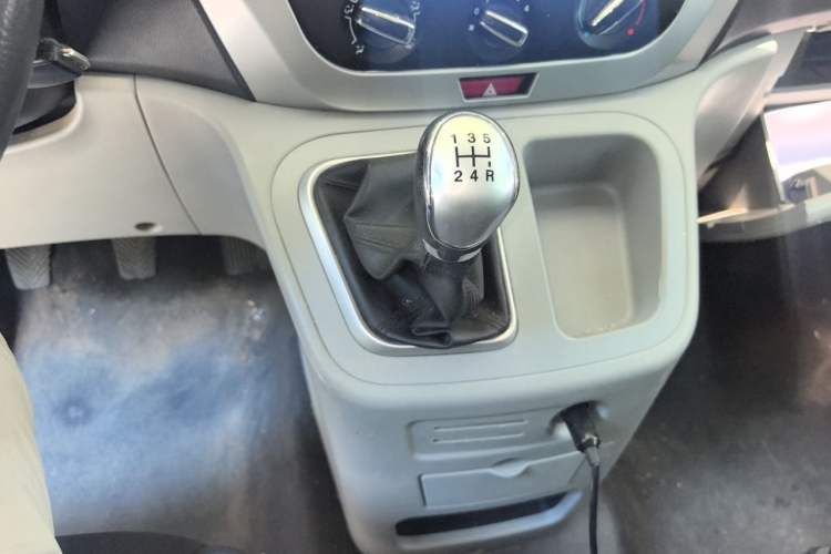 Used JAC Refine M3 2018 1.6L Express Edition 7-Seater Gear Lever