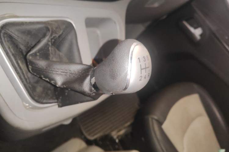 Used JAC Refine M3 2018 1.6L Express Edition 7-Seater Gear Lever