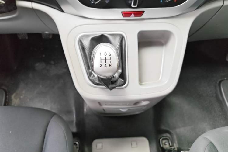 Used JAC Refine M3 2018 1.6L Express Edition 7-Seater Gear Lever