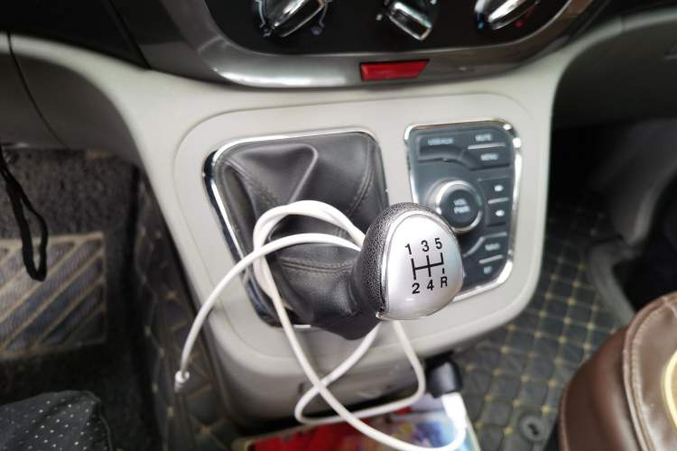 Used JAC Refine M3 2018 IKEA Edition 1.6L Luxury Smart Model Gear Lever