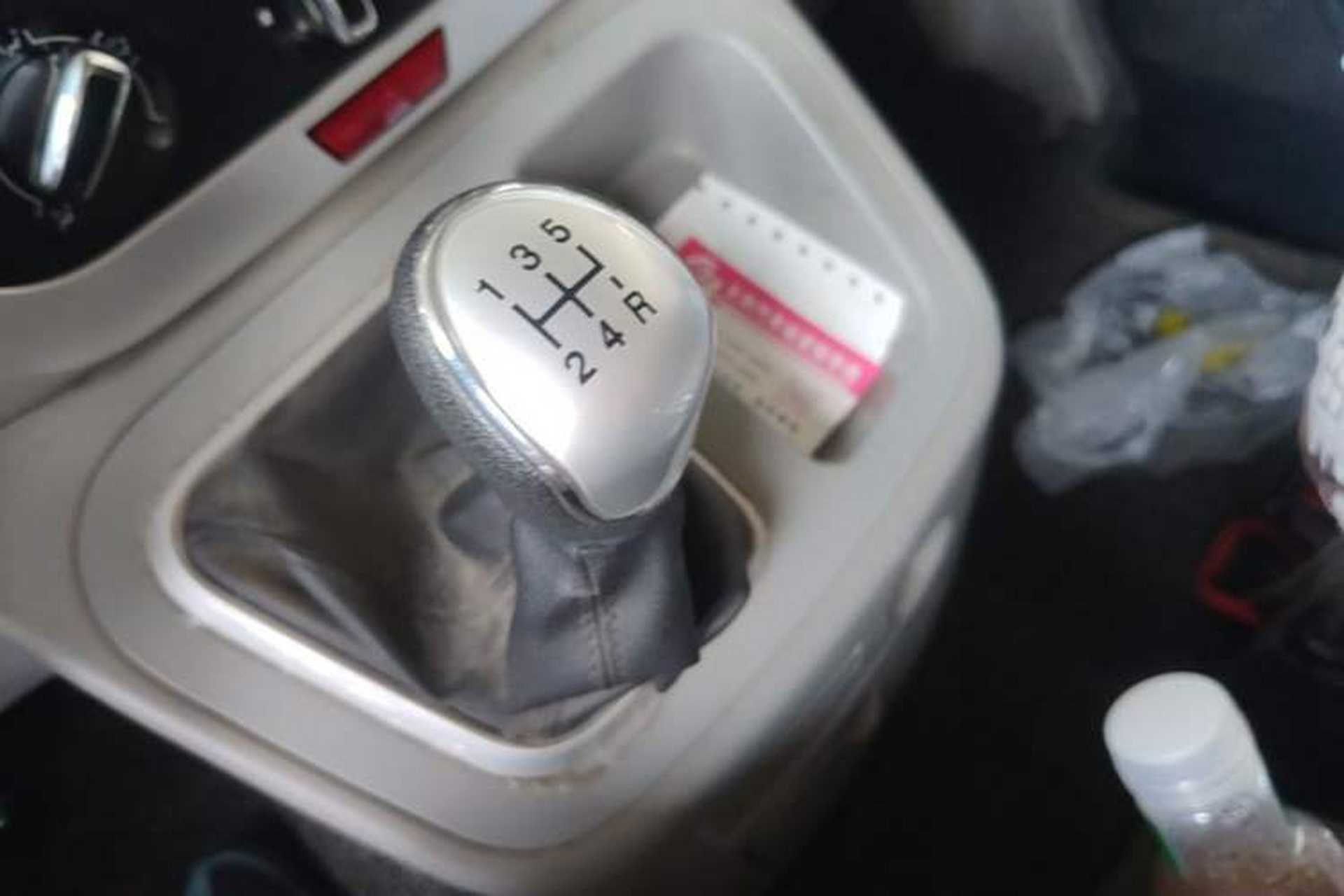 Used JAC Refine M3 2018 1.6L Express Edition 7-Seater Gear Lever