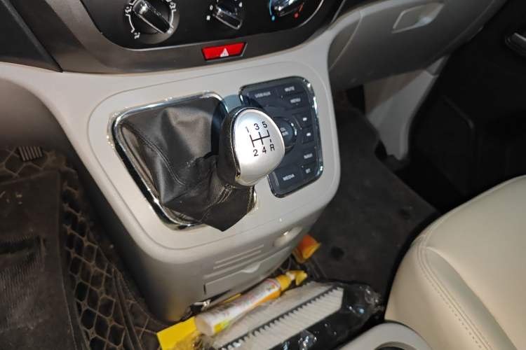 Used JAC Refine M3 2018 IKEA Edition 1.6L Luxury Smart Model Gear Lever