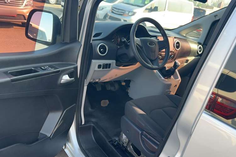 Used JAC Refine M3 2018 1.6L Express Edition 7-Seater Interior 2