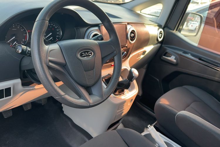 Used JAC Refine M3 2018 1.6L Express Edition 7-Seater Interior 3