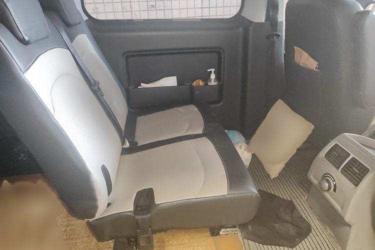 Used JAC Refine M3 2018 1.6L Express Edition 7-Seater Interior 4