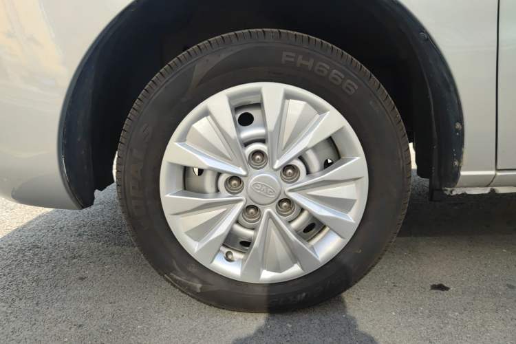 Used JAC Refine M3 2018 1.6L Express Edition 5-seater Left Front Wheel Hub