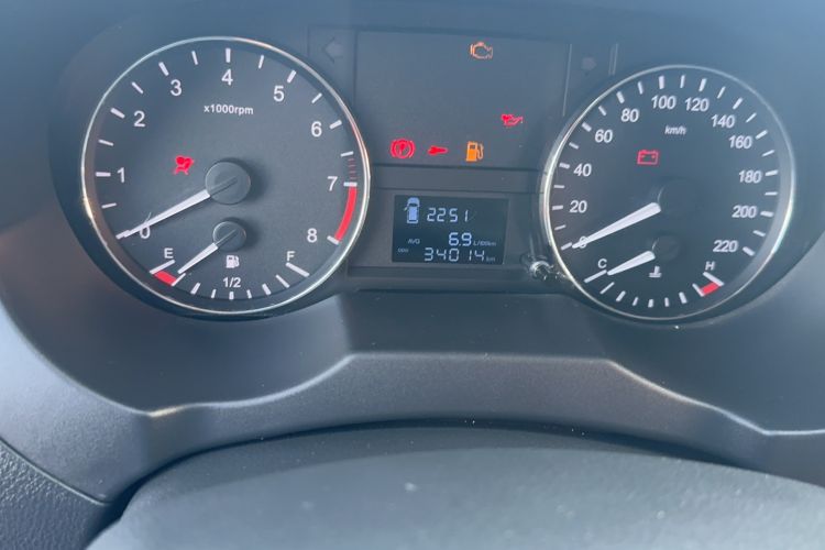 Used JAC Refine M3 2018 1.6L Express Edition 7-Seater Odometer Close Up