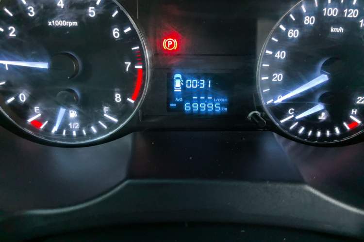 Used JAC Refine M3 2018 IKEA Edition 1.6L Luxury Smart Model Odometer Close Up