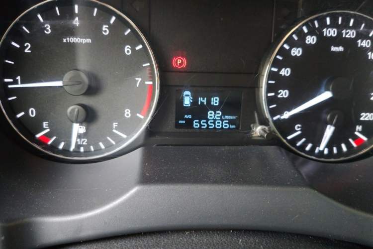 Used JAC Refine M3 2018 1.6L Express Edition 7-Seater Odometer Close Up