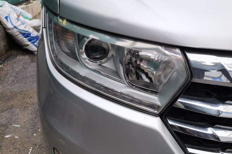 Used JAC Refine M3 2018 IKEA Edition 1.6L Luxury Smart Model Right Front Headlight