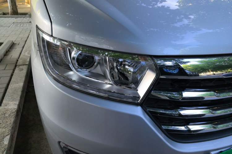 Used JAC Refine M3 2018 IKEA Edition 1.6L Luxury Smart Model Right Front Headlight
