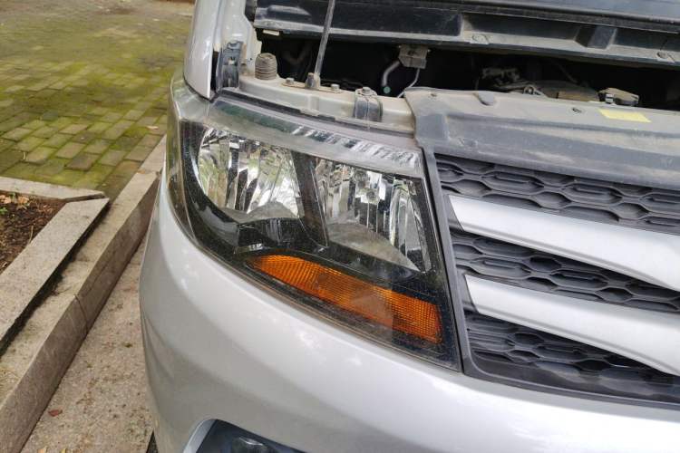 Used JAC Refine M3 2018 1.6L Express Edition 7-Seater Right Front Headlight