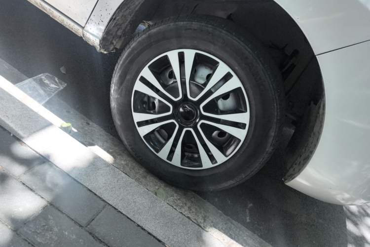 Used JAC Refine M3 2018 1.6L Express Edition 7-Seater Right Front Wheel Hub