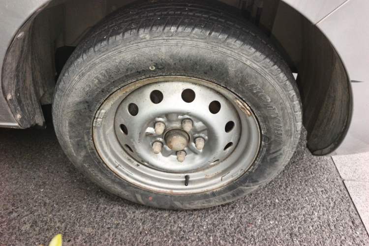 Used JAC Refine M3 2018 1.6L Express Edition 5-seater Right Front Wheel Hub