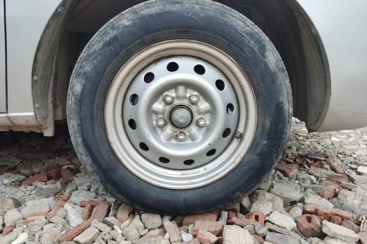 Used JAC Refine M3 2018 1.6L Express Edition 5-seater Right Front Wheel Hub