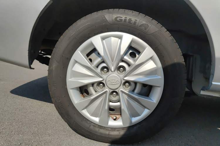 Used JAC Refine M3 2018 1.6L Express Edition 5-seater Right Rear Wheel Hub