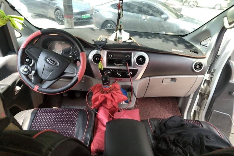 Used JAC Refine M3 2018 1.6L Express Edition 7-Seater Center Console