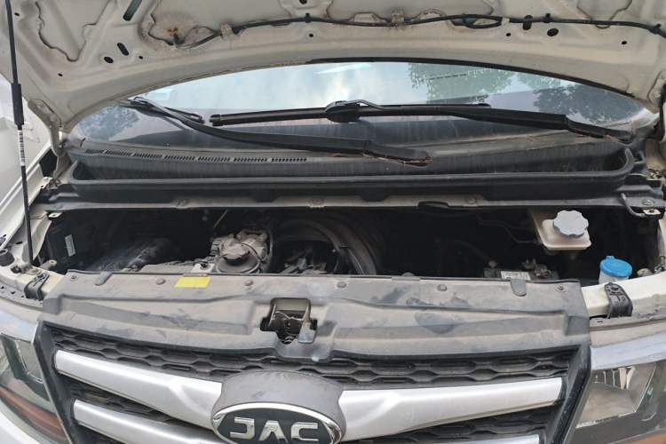 Used JAC Refine M3 2018 1.6L Express Edition 7-Seater Engine Bay