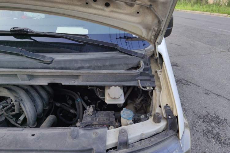 Used JAC Refine M3 2018 1.6L Express Edition 7-Seater Engine Bay Left