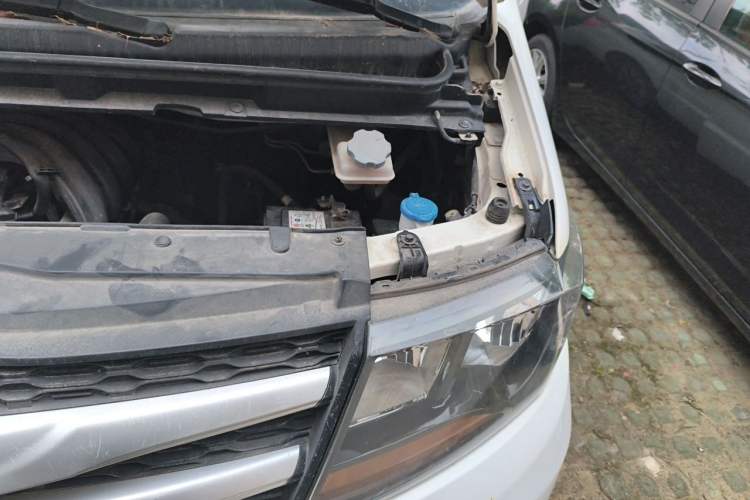 Used JAC Refine M3 2018 1.6L Express Edition 7-Seater Engine Bay Left