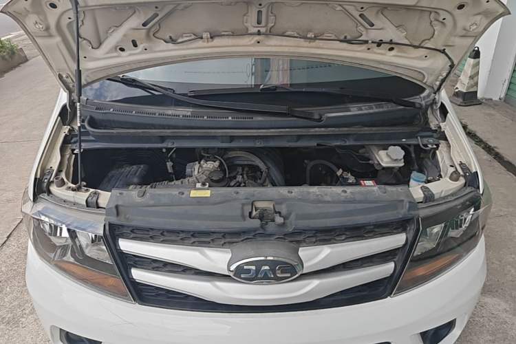 Used JAC Refine M3 2018 1.6L Express Edition 7-Seater Engine Bay
