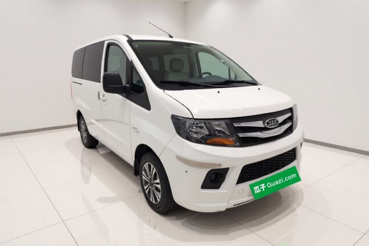 Used JAC Refine M3 2018 1.6L Express Edition 7-Seater Front Right 45 Deg