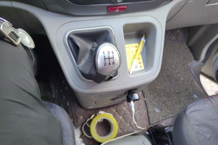 Used JAC Refine M3 2018 1.6L Express Edition 7-Seater Gear Lever