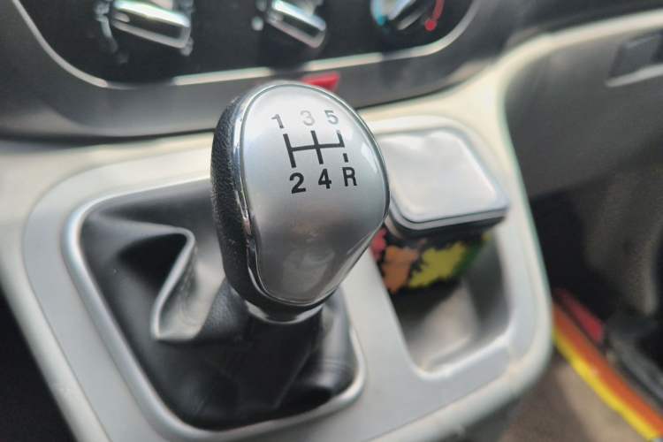 Used JAC Refine M3 2018 1.6L Express Edition 7-Seater Gear Lever