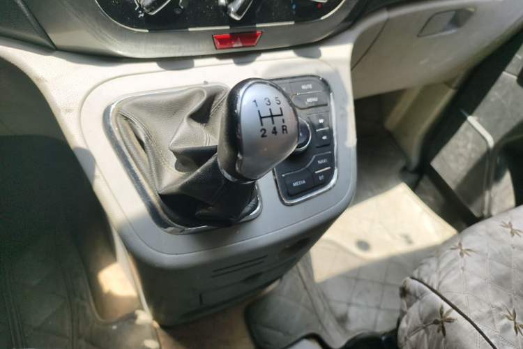 Used JAC Refine M3 2018 IKEA Edition 1.6L Luxury Smart Model Gear Lever