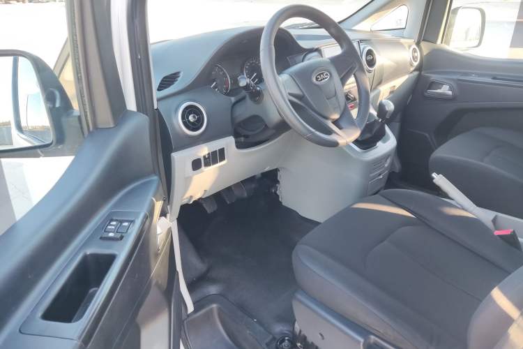 Used JAC Refine M3 2018 1.6L Express Edition 7-Seater Interior 1