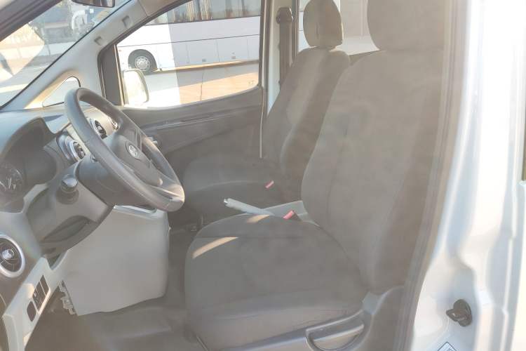 Used JAC Refine M3 2018 1.6L Express Edition 7-Seater Interior 2
