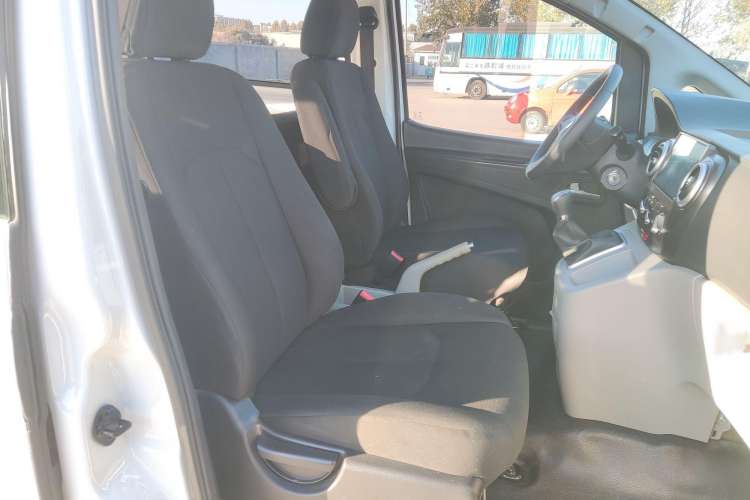 Used JAC Refine M3 2018 1.6L Express Edition 7-Seater Interior 3