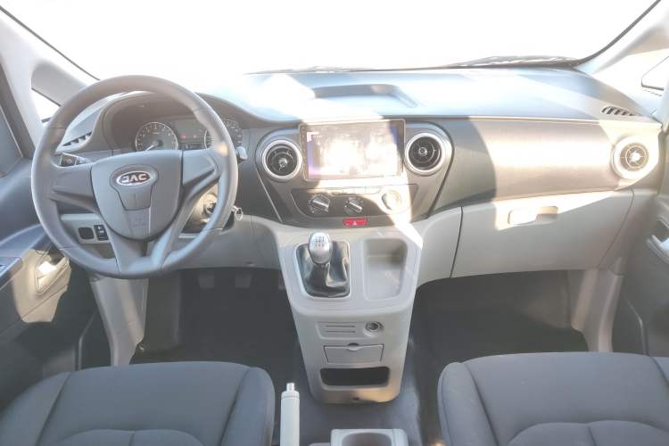 Used JAC Refine M3 2018 1.6L Express Edition 7-Seater Interior 5