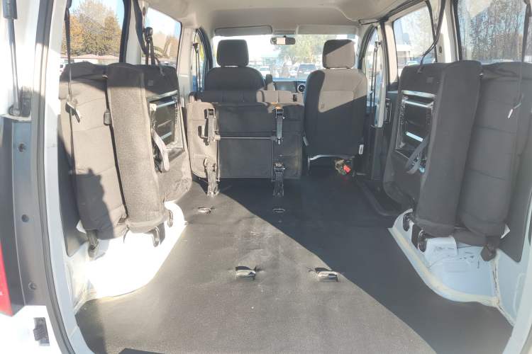 Used JAC Refine M3 2018 1.6L Express Edition 7-Seater Interior 6