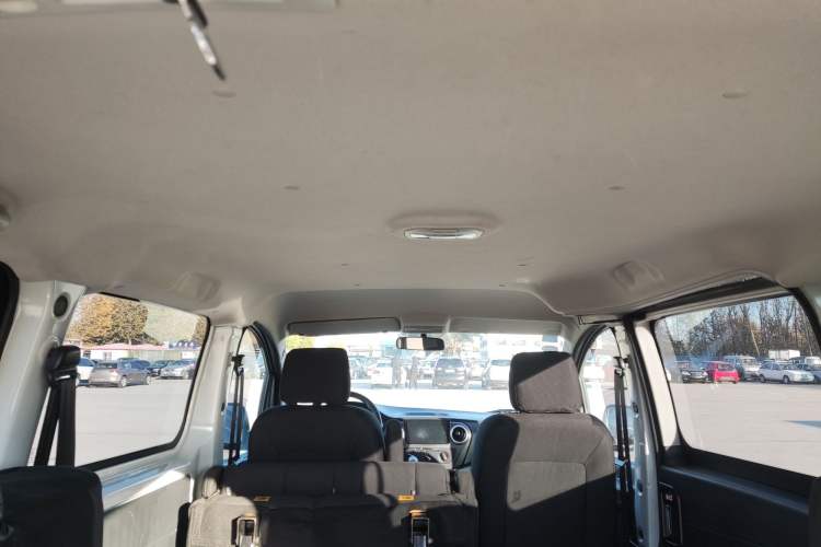 Used JAC Refine M3 2018 1.6L Express Edition 7-Seater Interior 7