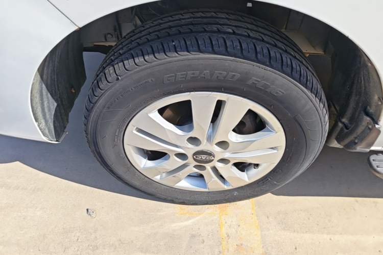Used JAC Refine M3 2018 IKEA Edition 1.6L Luxury Smart Model Left Front Wheel Hub