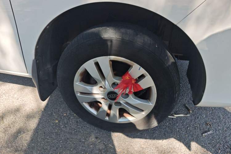 Used JAC Refine M3 2018 IKEA Edition 1.6L Luxury Smart Model Right Front Wheel Hub
