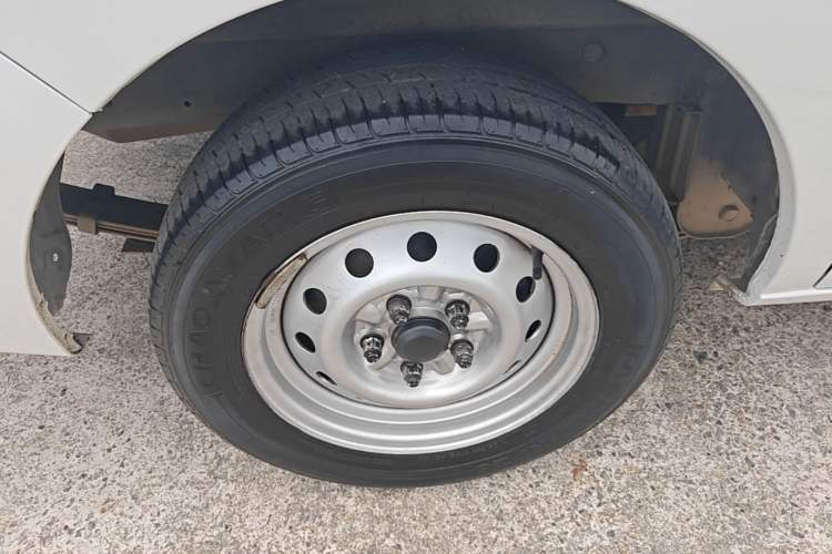 Used JAC Refine M3 2018 1.6L Express Edition 7-Seater Right Rear Wheel Hub