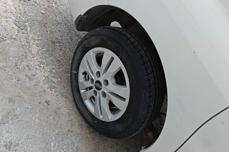 Used JAC Refine M3 2018 IKEA Edition 1.6L Luxury Smart Model Right Rear Wheel Hub