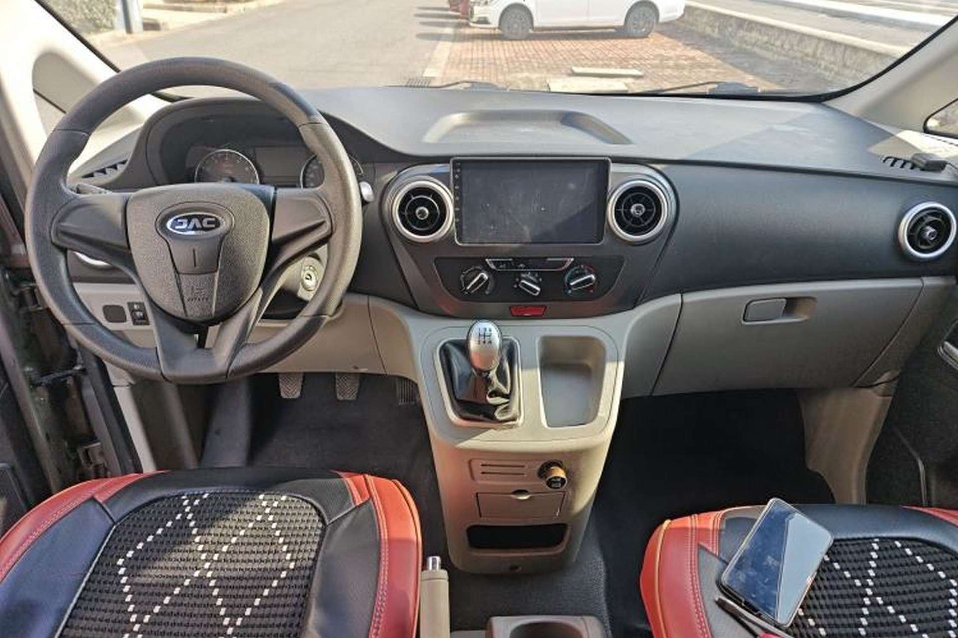 Used JAC Refine M3 2018 1.6L Express Edition 5-seater Center Console