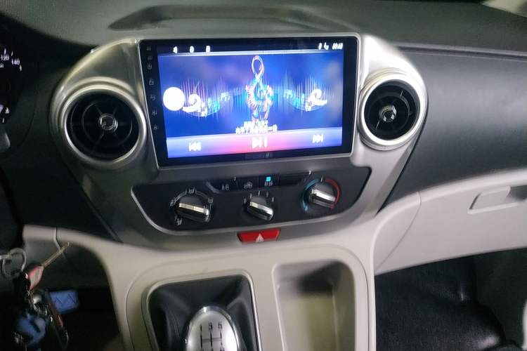 Used JAC Refine M3 2019 PLUS Maker Edition 1.8L Luxury Smart Model with 9 Seats Audio And AC Panel