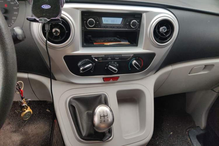 Used JAC Refine M3 2019 PLUS Maker Edition 1.8L Luxury Smart Model with 9 Seats Audio And AC Panel