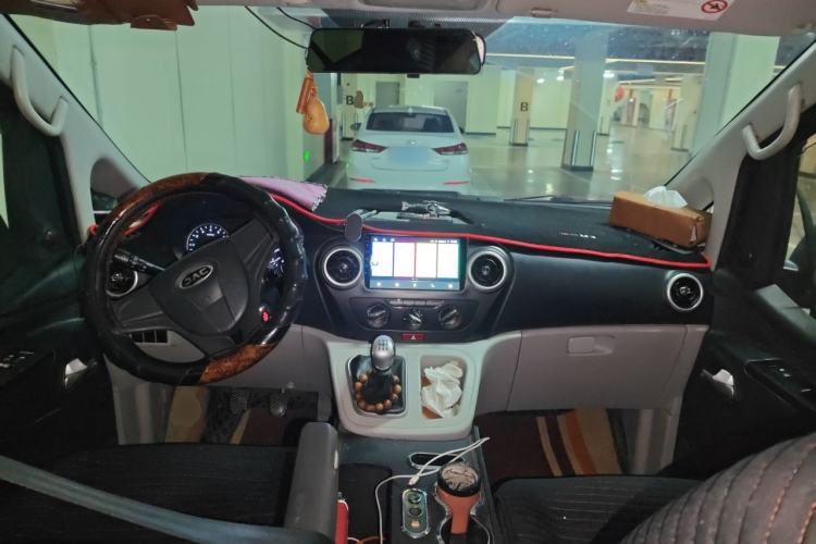 Used JAC Refine M3 2019 Creator Edition 1.8L Luxury Model Center Console