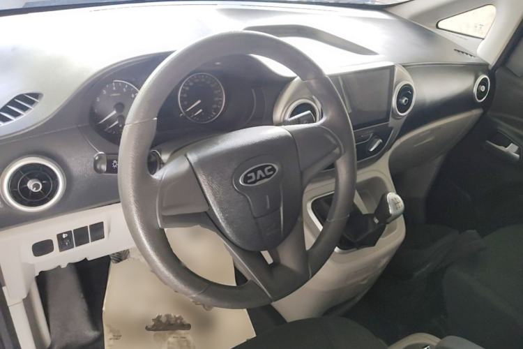 Used JAC Refine M3 2019 Creator Edition 1.8L Luxury Model Center Console