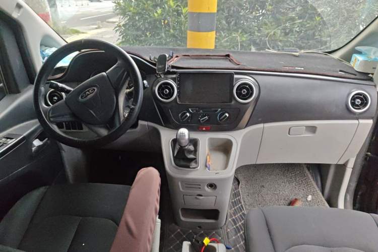 Used JAC Refine M3 2019 1.8L 5-Seater Express Edition Center Console